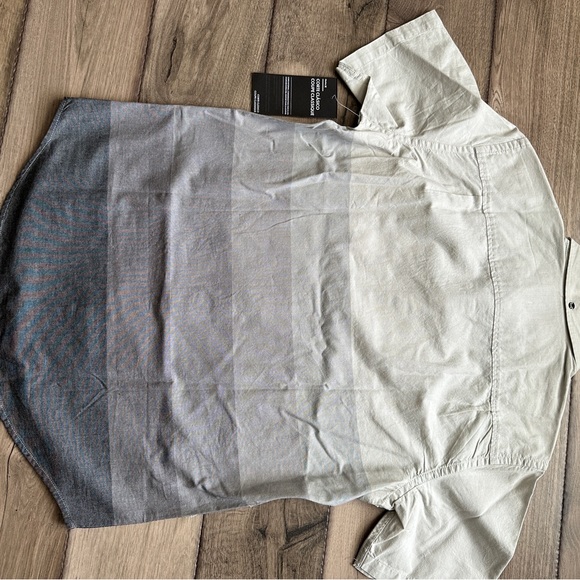 Hurley Button Up Short Sleeve Men’s Medium - Picture 5 of 5